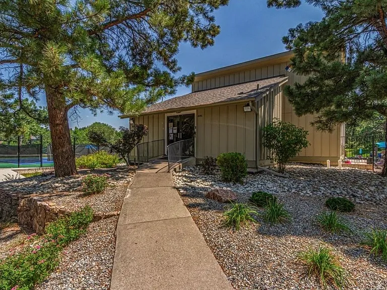 8039 E Phillips Cir — Photo 45