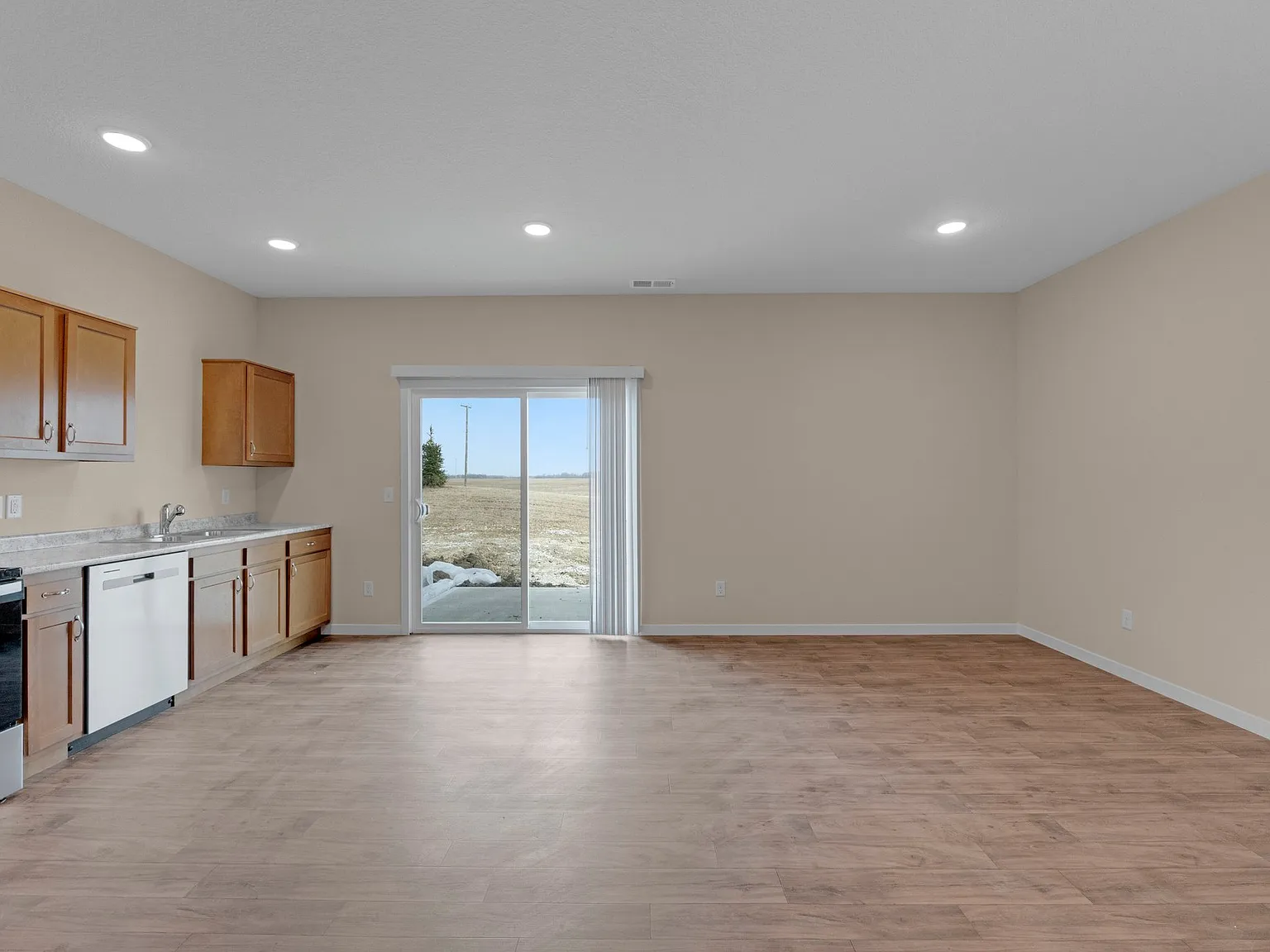 2 bed, 2.5 bath, 1330 sqft, $1,600 — Photo 3