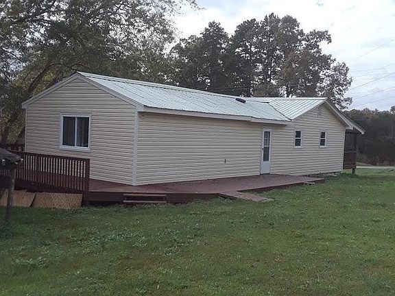 Rear Master Bedroom and Bath. Side deck and side entry