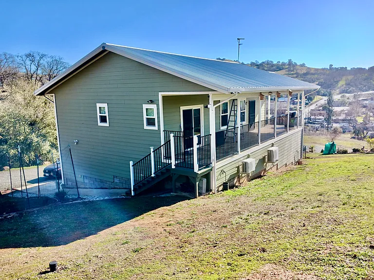 9055 Saint Elizabeth Ln — Photo 3