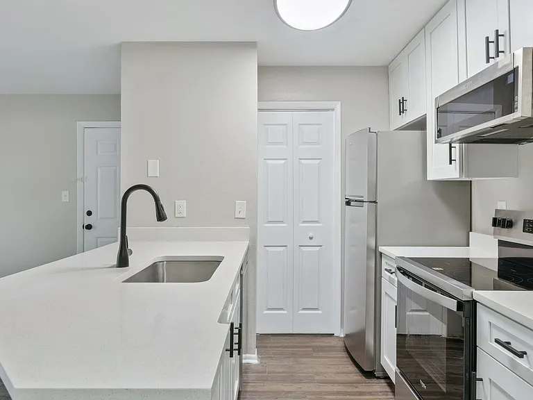 236 Afton Sq #104 — Photo 5