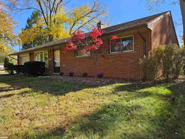 20540 Luna St, Clinton Township, MI 48035