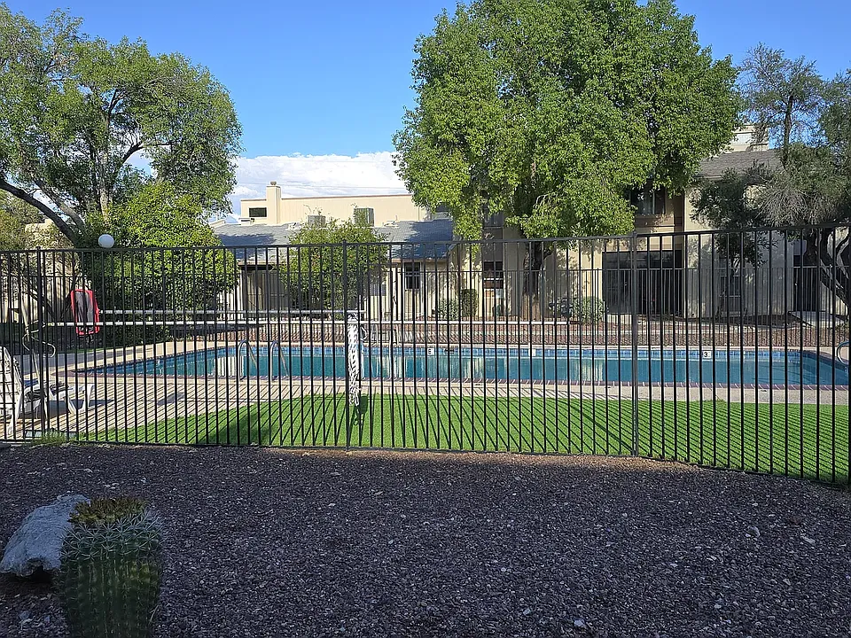3750 N Country Club Rd #10