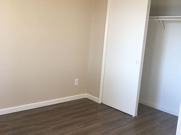 4th image of 2101 McCray St APT 12