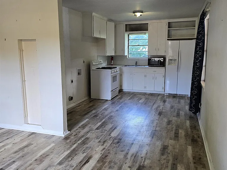 1108 Covington St — Photo 2