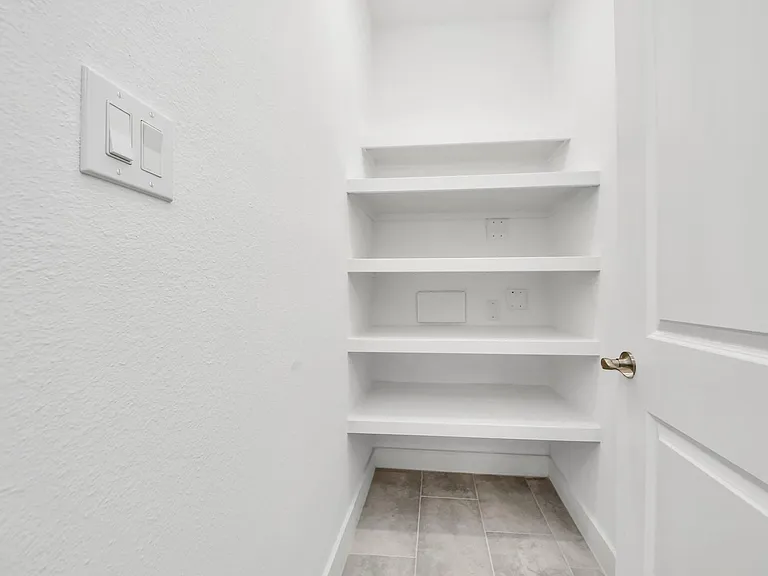 1307 Laskey St — Photo 35