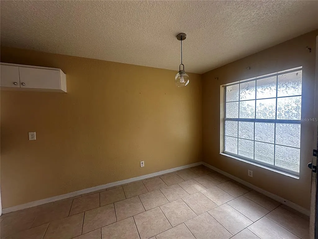 3 bed, 2.0 bath, 1080 sqft, $1,200 — Photo 3
