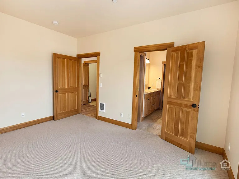 224 N Holladay Dr #201 — Photo 57