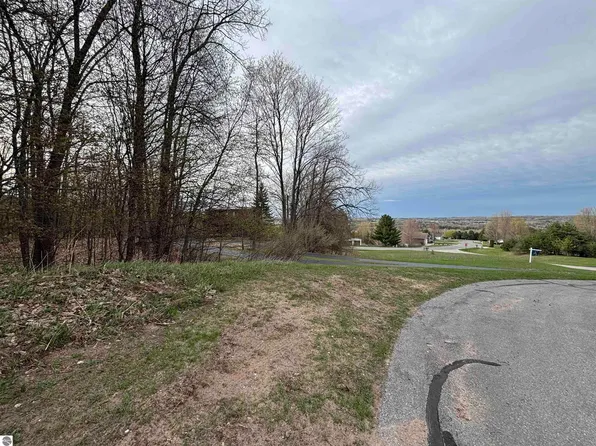 S Snow Crest Ct, Traverse City, MI 49684