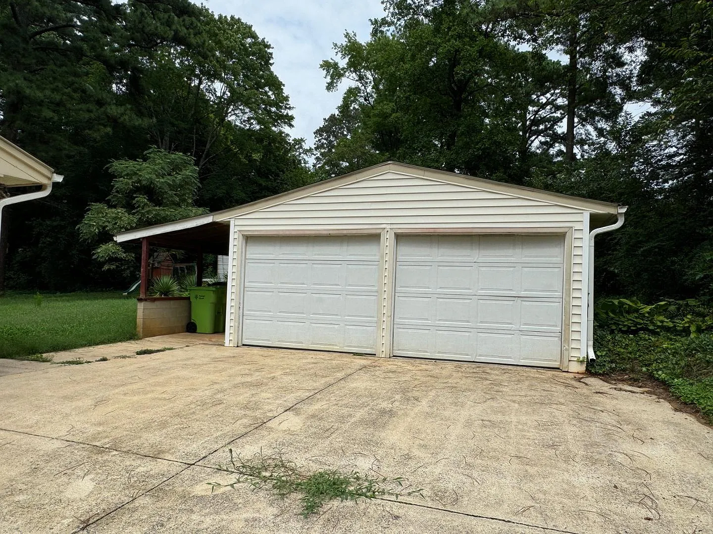 3 bed, 1.5 bath, 1227 sqft, $1,995 — Photo 4