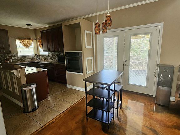 4th image of 1055 Woodrow St