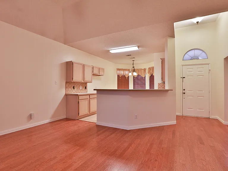7836 Armor Ln — Photo 5