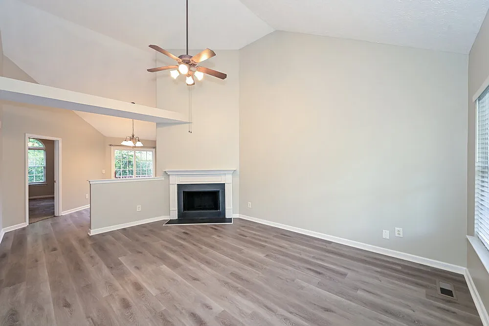 3 bed, 2.0 bath, 1224 sqft, $1,880 — Photo 4