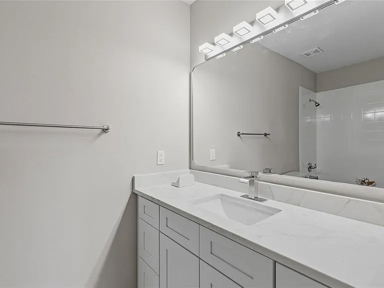 522 Villa Del Sol Cir #201 — Photo 17