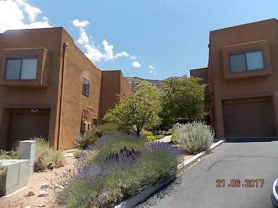 2nd image of 2900 Vista Del Rey NE Unit 9