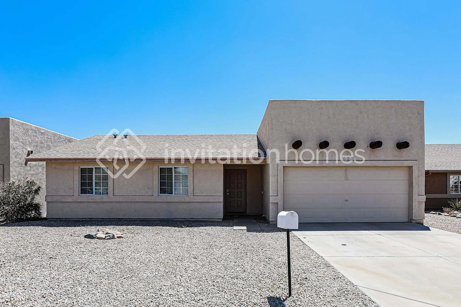 1667 S Stetson Ct Apache Junction, AZ 85119 — Photo 1