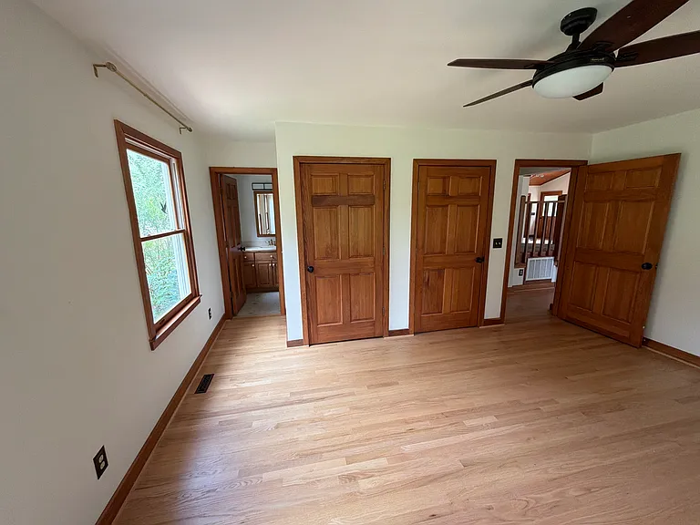 1210 Holly Creek Ln — Photo 8