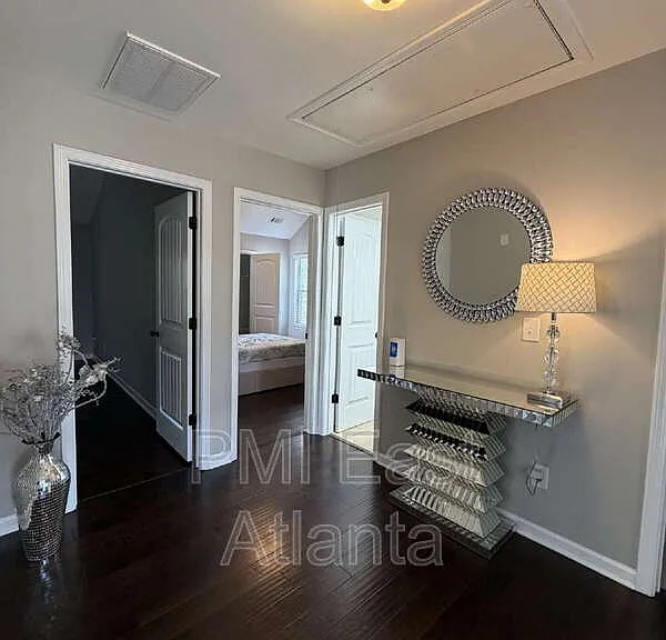 422 Live Oak Pass — Photo 9