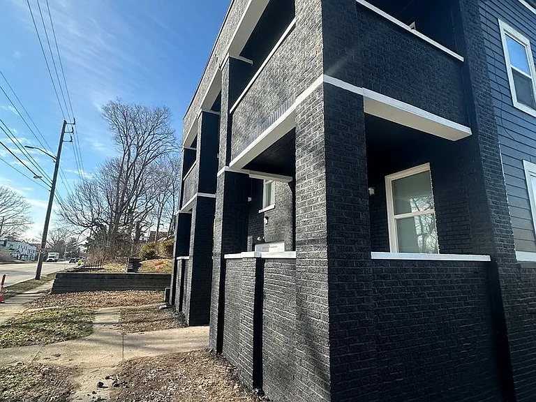 4926 E Washington St — Photo 11