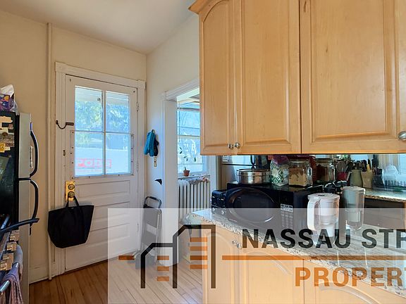 5th image of 54 Maple St APT A