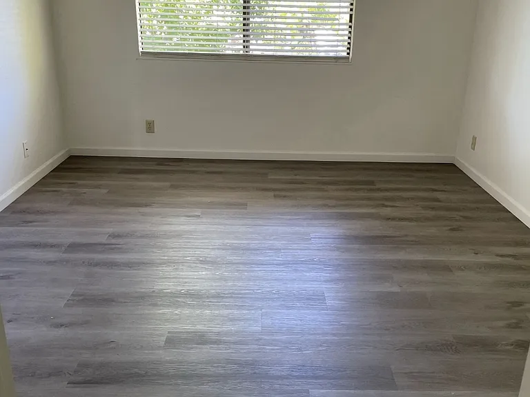 900 Cambridge Dr — Photo 11