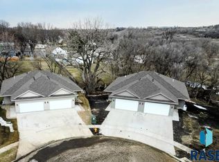 1819 N Oberg Cir, Sioux Falls, SD 57103