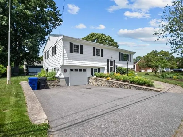 86 Canario Dr, Warren, RI 02885