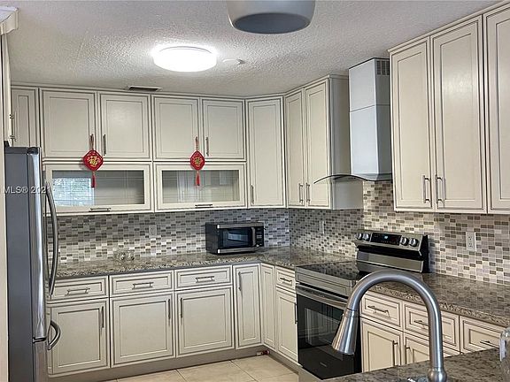 4th image of 9259 NW 54th St