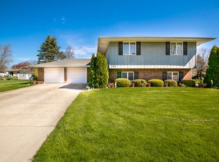 105 Cindy Dr, Lexington, IL 61753