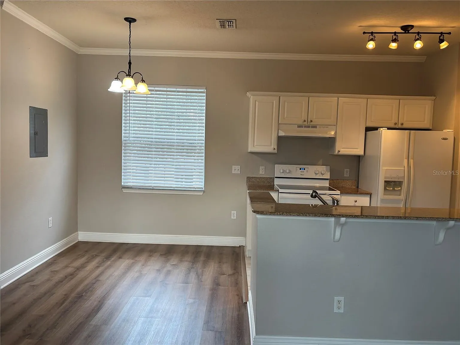 1 bed, 738 sqft, $1,595 — Photo 2