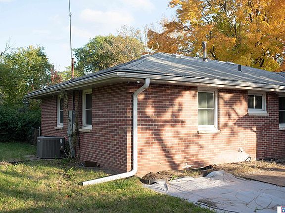 3rd image of 1409 Meadow Dale Dr