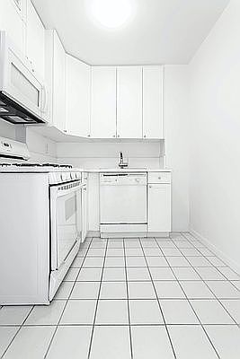 4th image of 40 W 135th St APT 16L