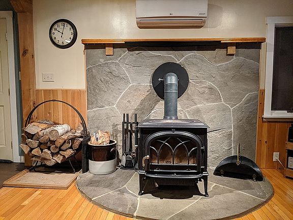 bluestone hearth/Jotul stove
