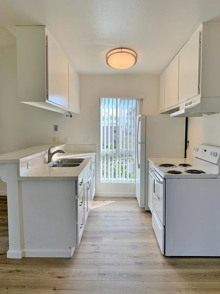 Kitchen - 3238 Berger Ave #5