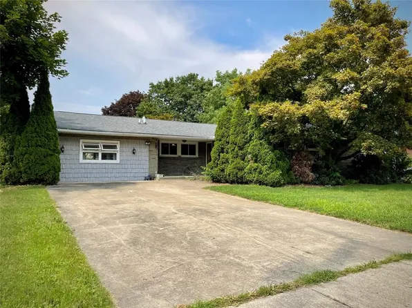 2111 Riverview Dr, Endicott, NY 13760