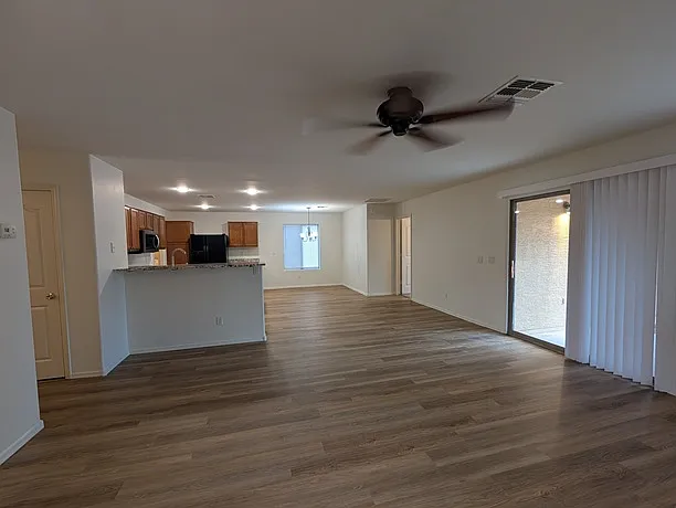 3 bed, 1398 sqft, $1,700 — Photo 4