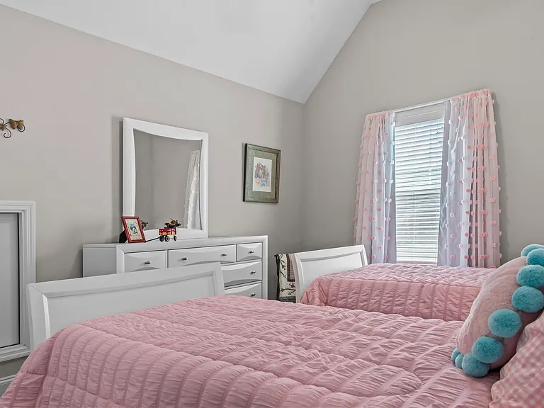 1540 Carriage Ridge Dr — Photo 32