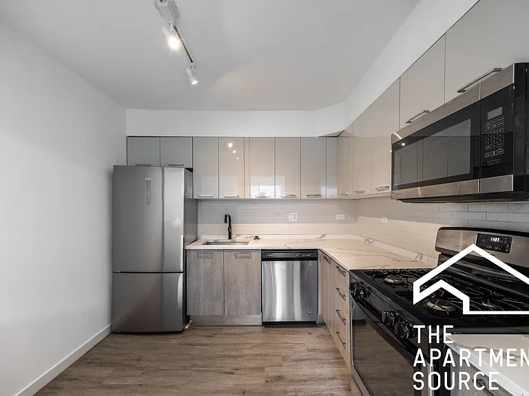 7621 N Sheridan Rd #2G — Photo 3