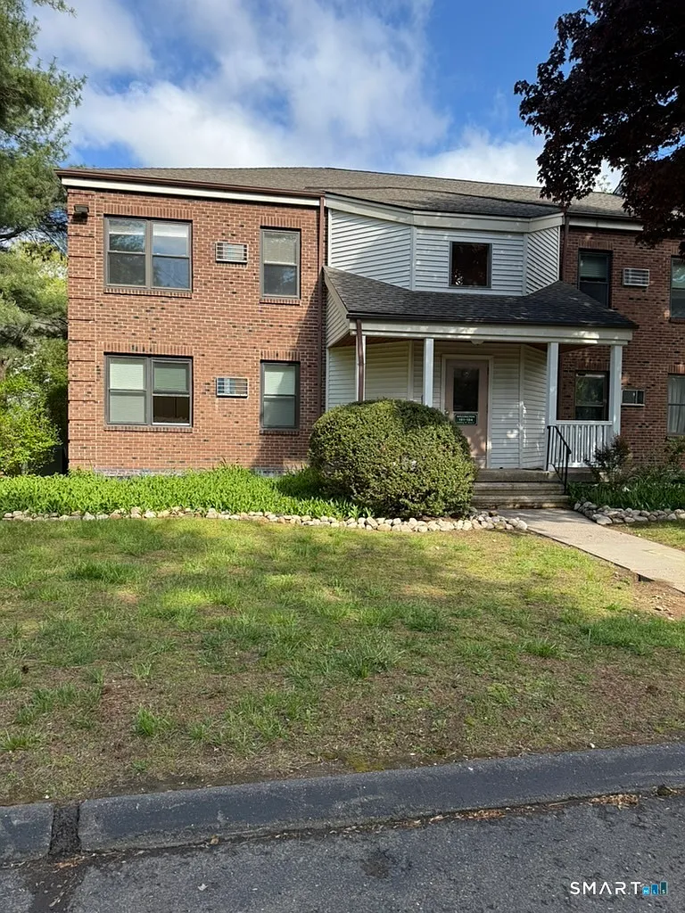 2 bed, 1.0 bath, 888 sqft, $1,900 — Photo 2