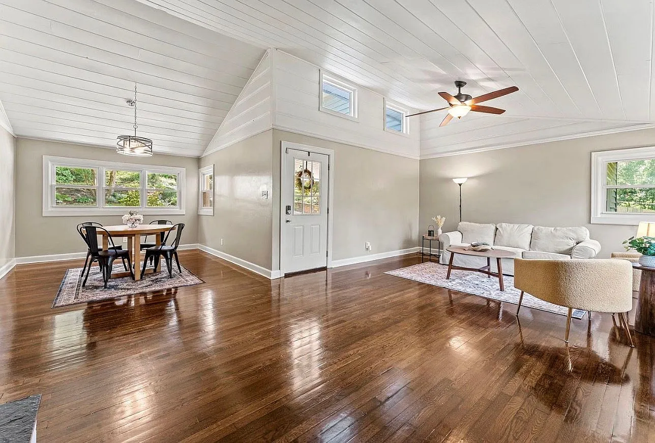 4 bed, 2.0 bath, 2300 sqft, $2,300 — Photo 4
