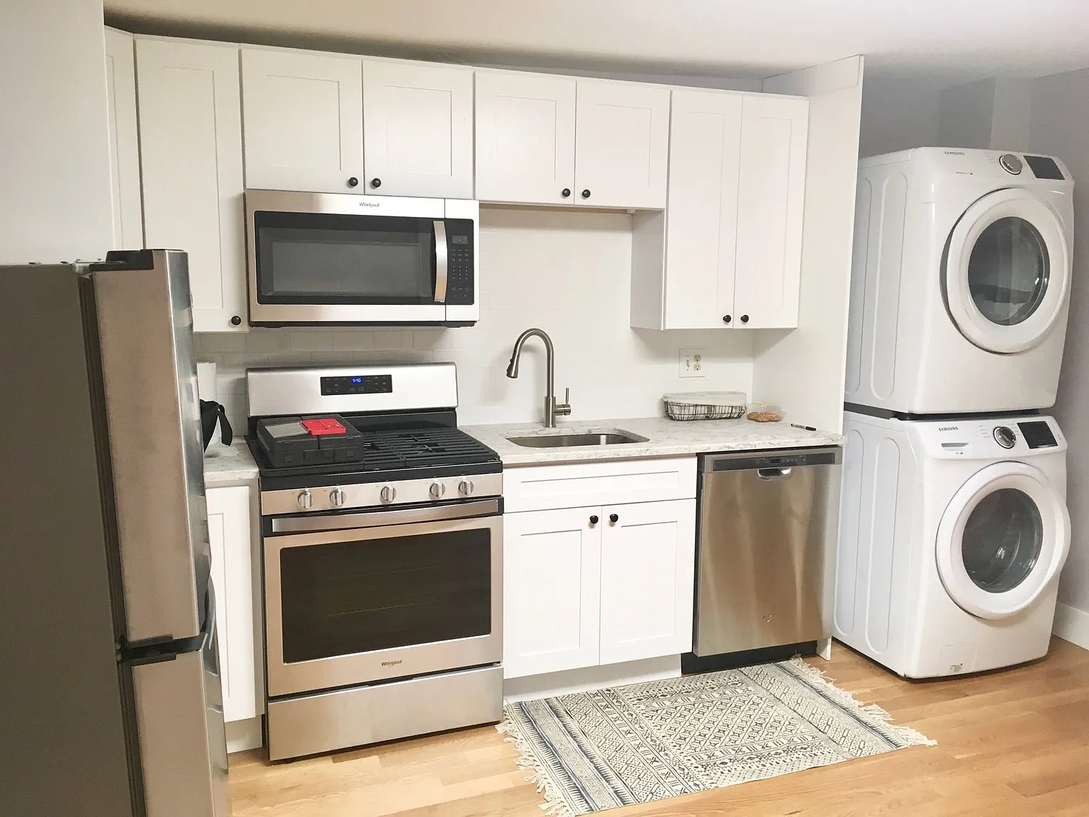 2 bed, 750 sqft, $2,650 — Photo 2