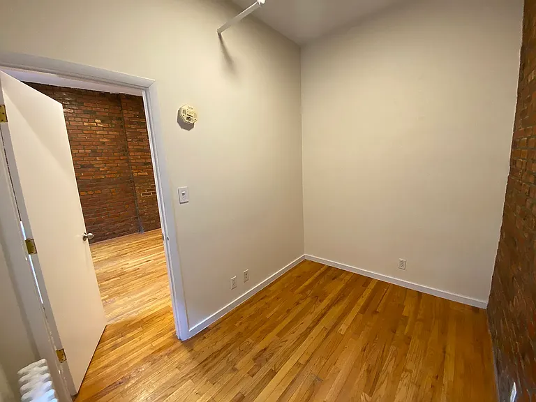 315 W 30th St #3F — Photo 7