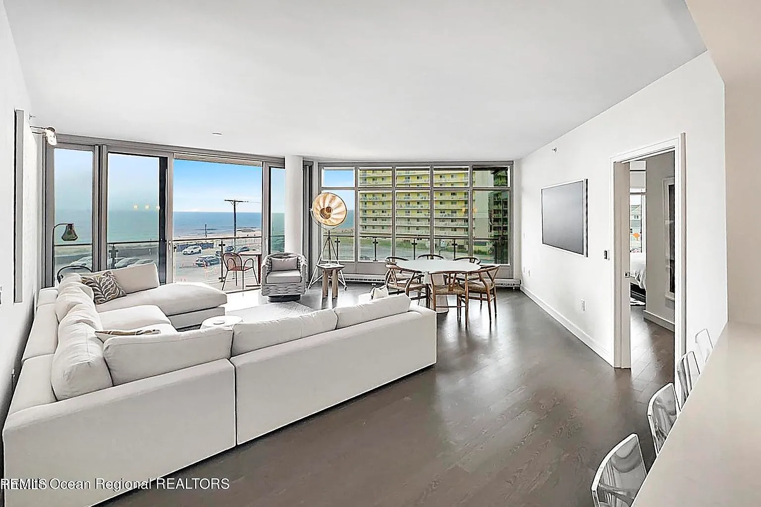 2 bed, 1693 sqft, $8,900 — Photo 3