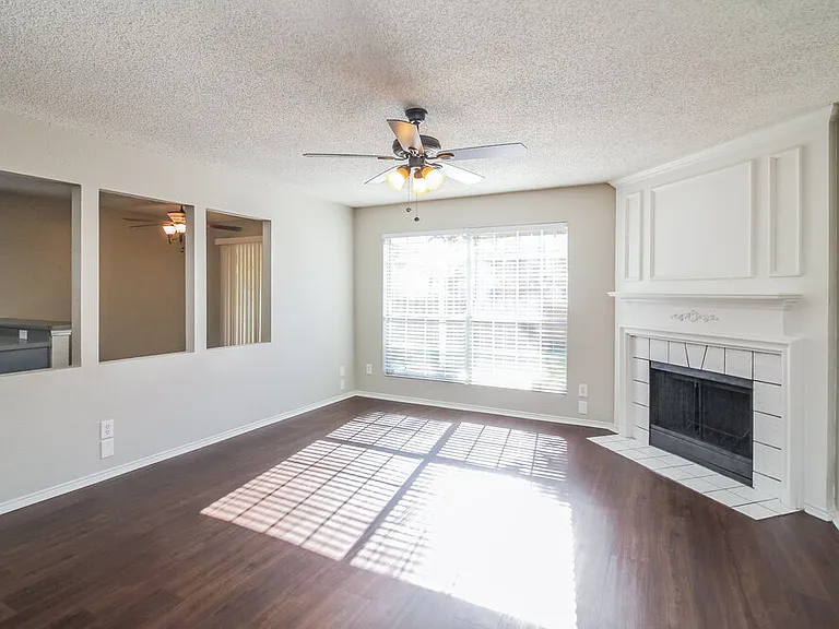 3229 Kathy Ln — Photo 3