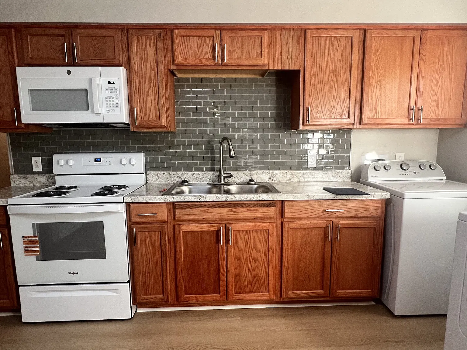 2 bed, 1.0 bath, 880 sqft, $1,200 — Photo 3