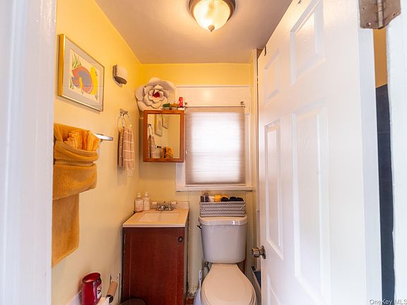 4th image of 533 Willett Avenue