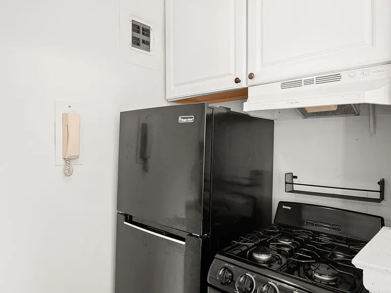 301 E 63rd St #12K — Photo 8