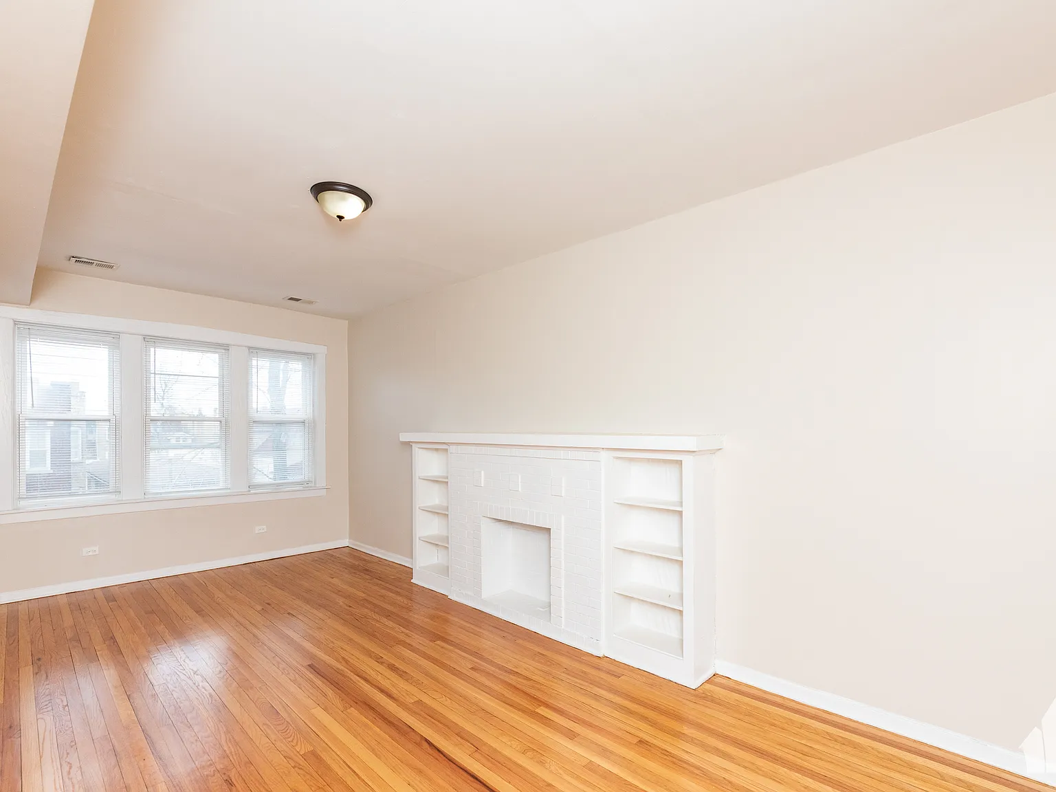 2 bed, 1100 sqft, $1,895 — Photo 1