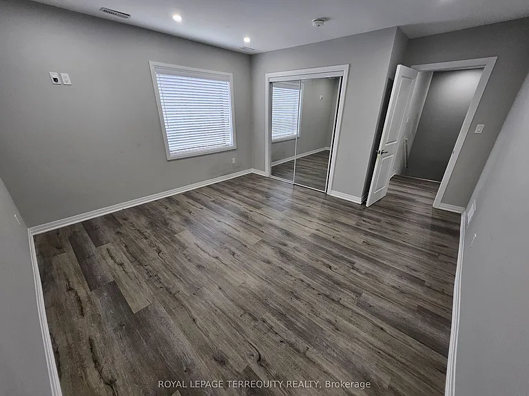 3392 Lake Shore Blvd W — Photo 18