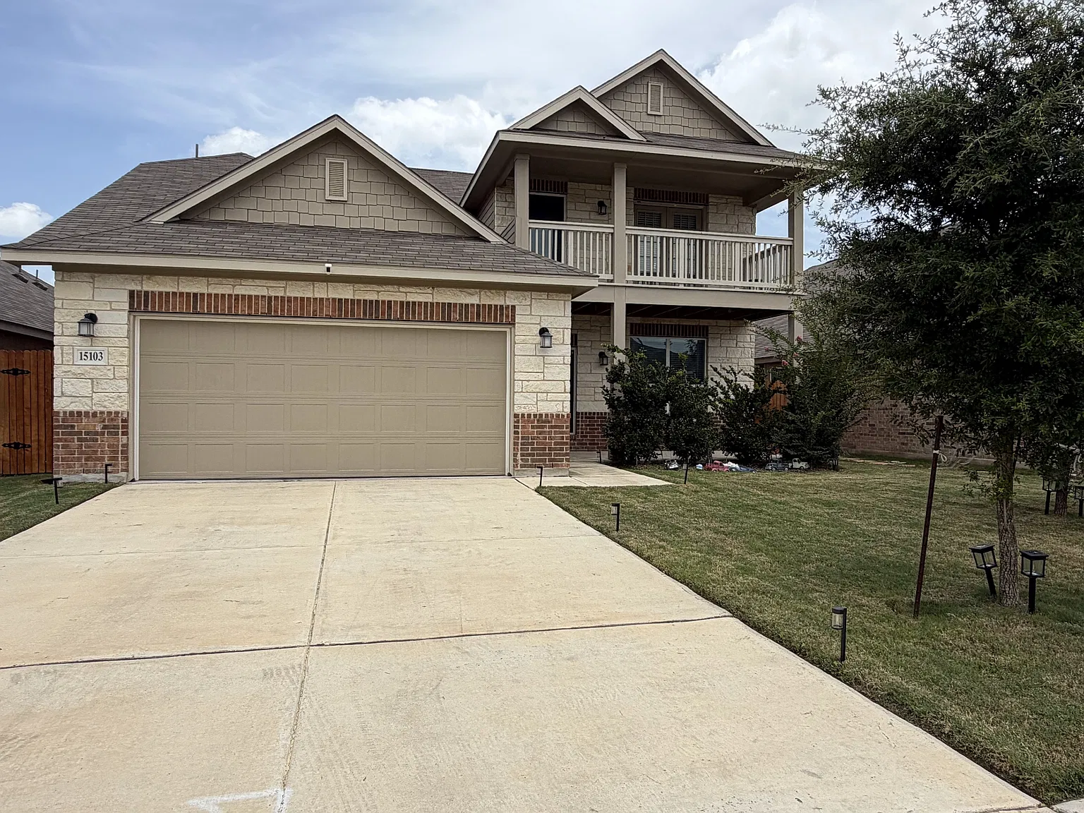 Spacious 4-Bed Home with Fenced Yard, Loft & Community Amenities in San Antonio — Photo 2